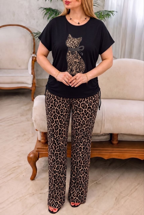 ست تیشرت شلوار نگین دار مدل چیلا در دو طرح جذاب🩷